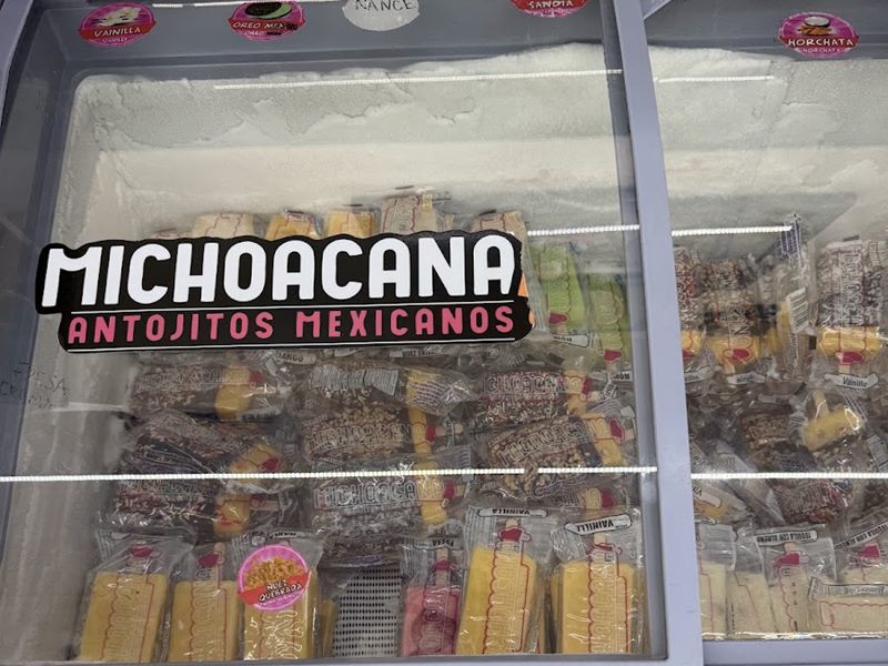 Tacos Los Plebes interior